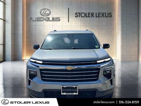 Used 2024 Chevrolet Traverse LT AWD/4WD image 2