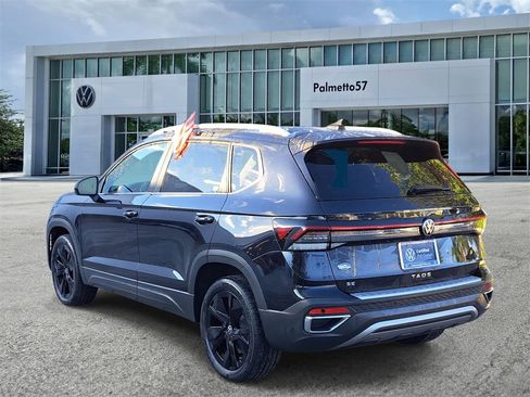 Certified 2025 Volkswagen Taos SE w/ Panoramic Sunroof Package image 6