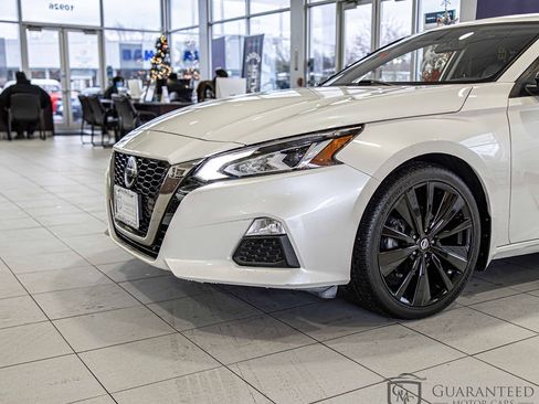 Used 2019 Nissan Altima 2.5 SR w/ SR Premium Package image 4