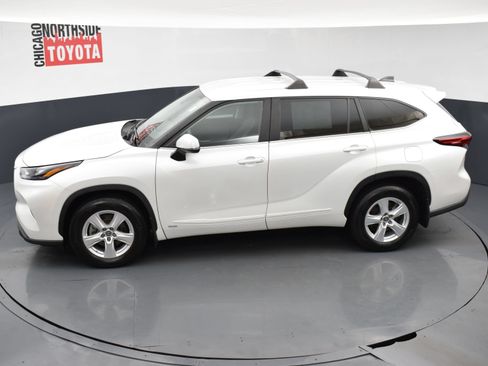 Used 2023 Toyota Highlander LE AWD/4WD image 20