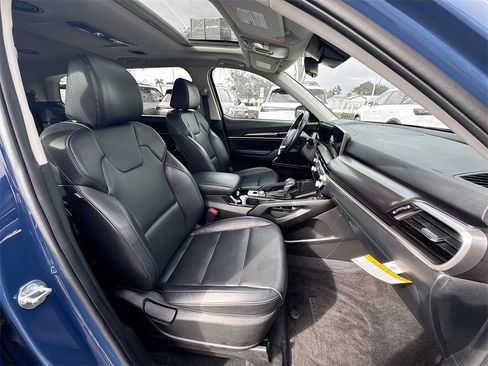 Used 2025 Kia Telluride S image 32