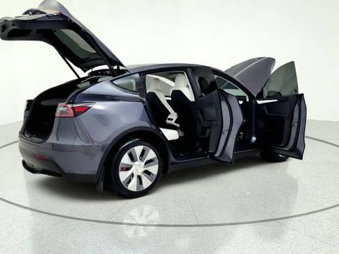 Used 2023 Tesla Model Y Long Range AWD/4WD image 19