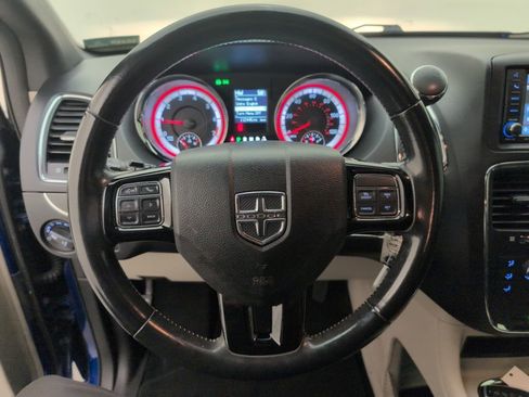 Used 2019 Dodge Grand Caravan SXT w/ Rear Park Assist Package image 37