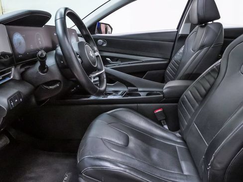 Used 2022 Hyundai Elantra Limited FWD image 9
