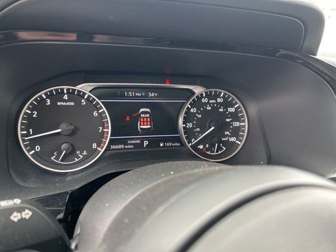 Used 2024 Nissan Pathfinder SV image 7