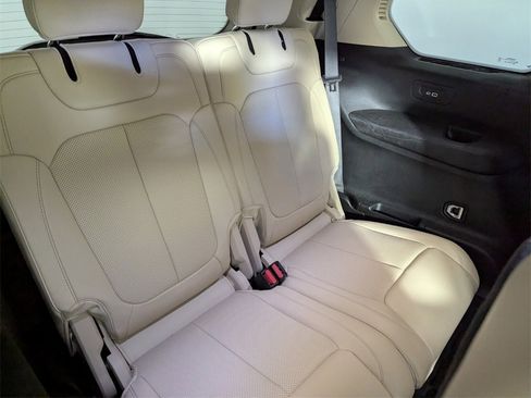 Certified 2022 Jeep Grand Cherokee L Limited w/ Luxury Tech Group II image 31