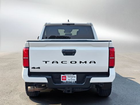 Used 2024 Toyota Tacoma TRD Sport AWD/4WD image 4