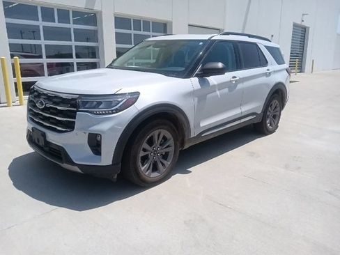 Used 2025 Ford Explorer Active w/ Active Comfort Package AWD/4WD image 7