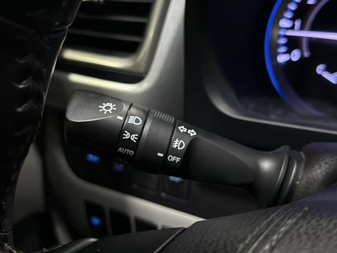 Used 2019 Toyota Highlander XLE AWD/4WD image 36