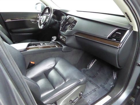 Used 2016 Volvo XC90 T6 Momentum w/ Momentum Plus Package image 22