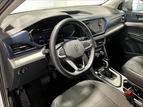 Used 2024 Volkswagen Taos SE image 16