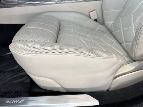 Certified 2023 BMW i7 xDrive60 AWD/4WD image 14