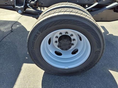 New 2025 Ford F550 2WD SuperCab Super Duty image 4