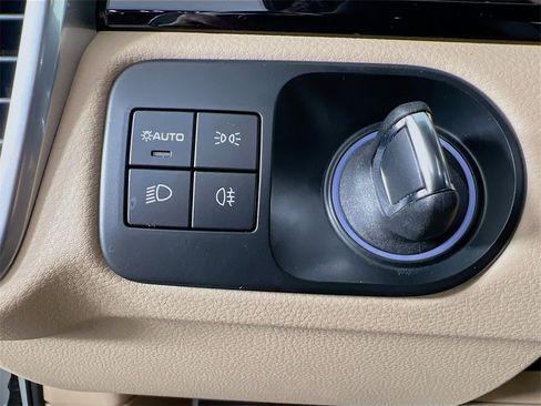 Certified 2023 Porsche Cayenne image 11