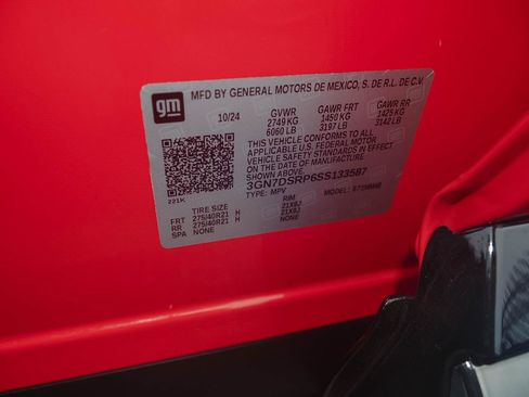 Used 2025 Chevrolet Equinox EV RS FWD image 36