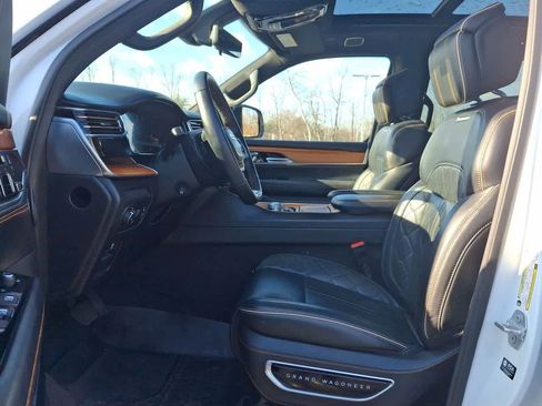 Used 2024 Jeep Grand Wagoneer L Series III image 17