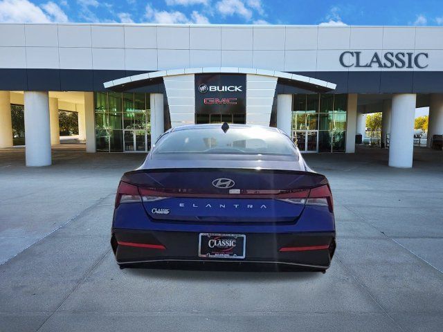 Used 2025 Hyundai Elantra Sport FWD image 7