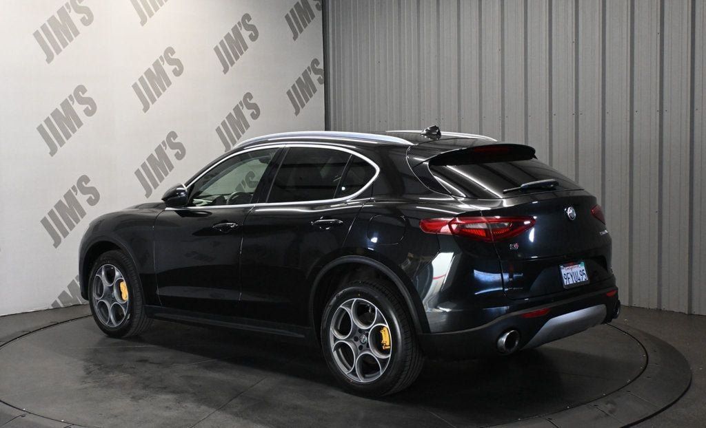 Used 2018 Alfa Romeo Stelvio AWD w/ Convenience Package image 7