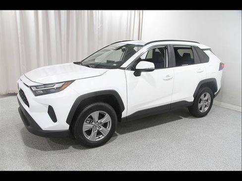 Used 2025 Toyota RAV4 XLE AWD/4WD image 3