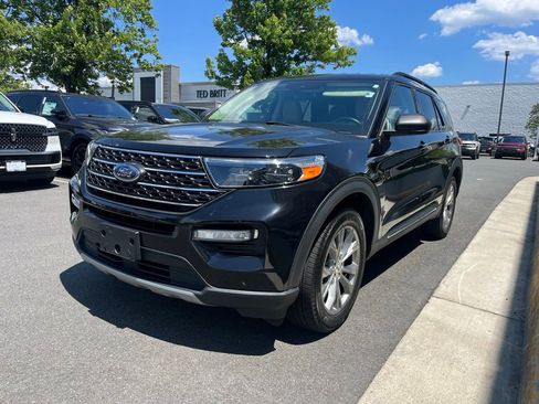 Used 2022 Ford Explorer XLT w/ Equipment Group 202A AWD/4WD image 3