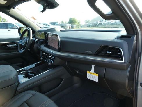 New 2026 Chevrolet Suburban High Country AWD/4WD image 11