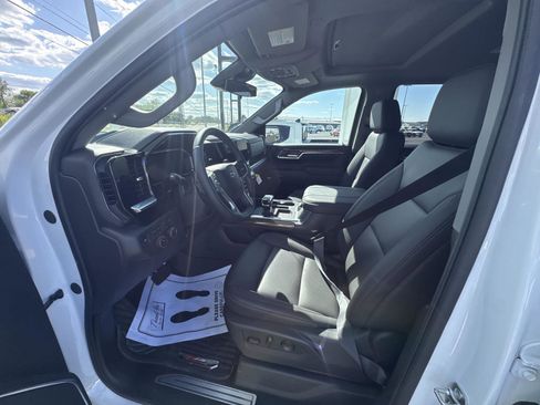 Used 2026 Chevrolet Silverado 1500 LT Trail Boss w/ LT Trail Boss Premium Package AWD/4WD image 6