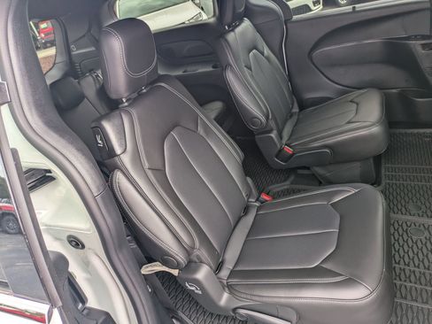 New 2026 Chrysler Pacifica Select FWD image 28