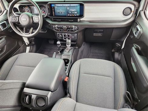 Used 2025 Jeep Wrangler Sport image 23