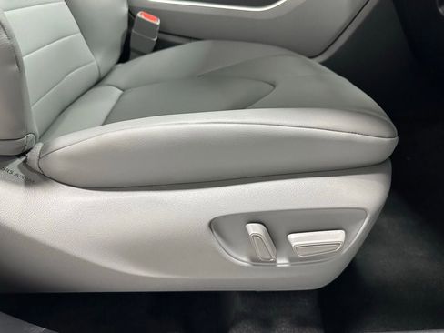 Used 2025 Toyota Highlander XLE image 64