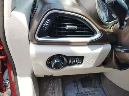 Used 2021 Chrysler Voyager Lxi FWD image 16