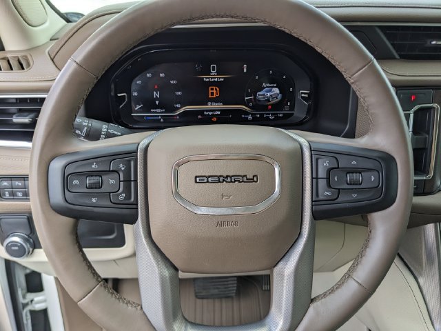 Used 2023 GMC Yukon XL Denali RWD image 35