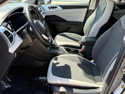 New 2026 Volkswagen Taos SE FWD image 12
