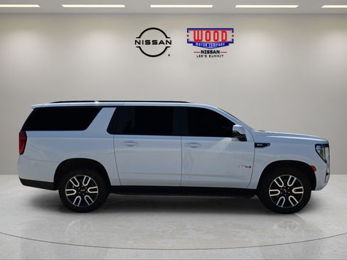 Used 2022 GMC Yukon XL AT4 w/ Technology Package AWD/4WD image 2