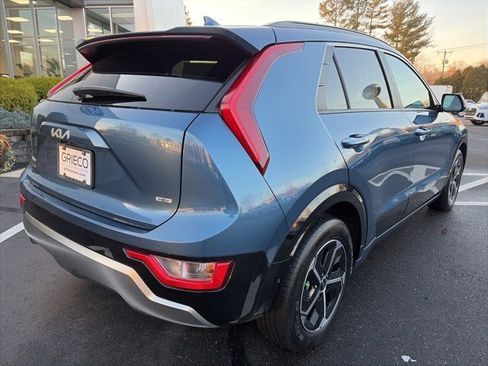 Used 2023 Kia Niro SX image 7