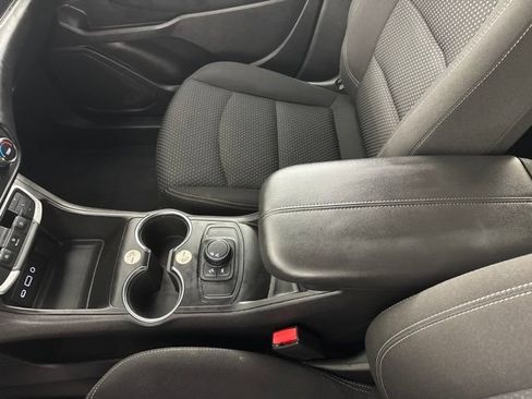 Used 2024 GMC Terrain SLE FWD image 25