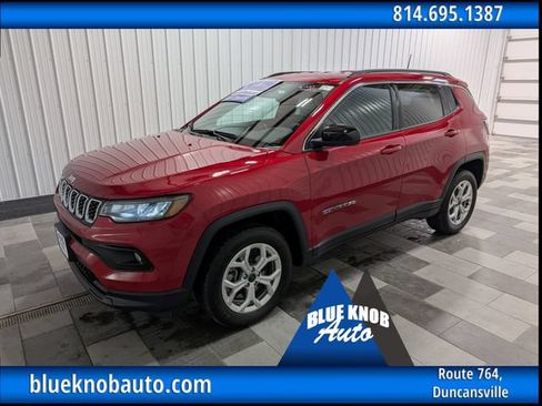 Used 2025 Jeep Compass Latitude AWD/4WD image 1