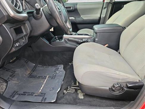Used 2018 Toyota Tacoma SR5 image 15