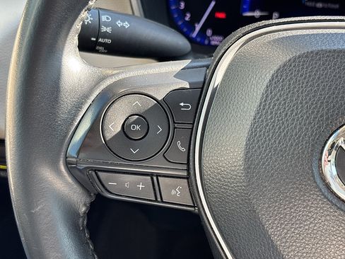 Used 2020 Toyota Corolla XLE FWD image 19