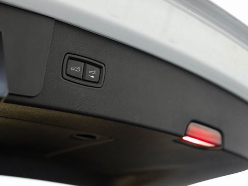 Certified 2023 Porsche Cayenne Platinum Edition image 32