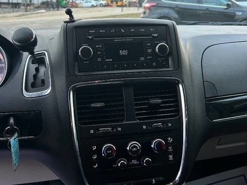 Used 2016 Dodge Grand Caravan SE FWD image 10