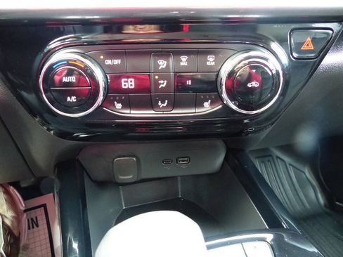 Used 2025 Chevrolet Trax ACTIV w/ Driver Confidence Package FWD image 33