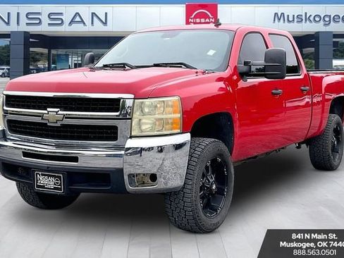 Used 2010 Chevrolet Silverado 2500 LT w/ Interior Plus Package RWD image 3