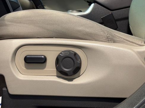 Used 2015 Ford Explorer XLT FWD image 21