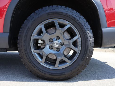 Used 2025 Honda Pilot TrailSport image 41