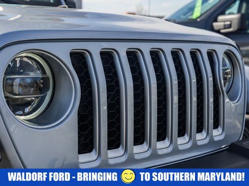 Used 2022 Jeep Wrangler Unlimited Sahara w/ Cold Weather Group image 12