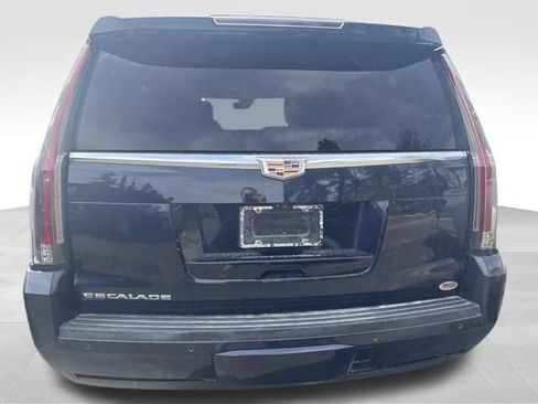 Used 2019 Cadillac Escalade Platinum AWD/4WD image 16