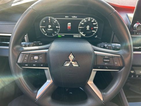 Used 2025 Mitsubishi Outlander ES image 20