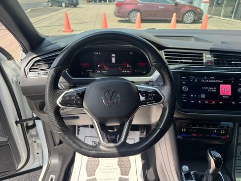 Used 2022 Volkswagen Tiguan SE R-Line image 17