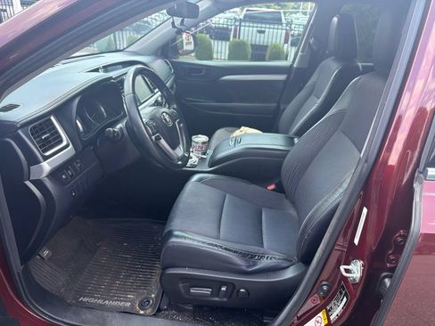 Used 2017 Toyota Highlander Plus FWD image 9