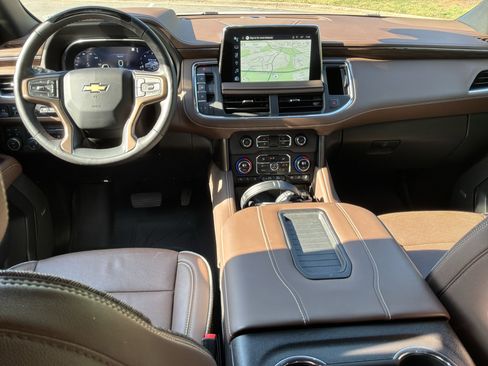 Used 2023 Chevrolet Suburban High Country w/ Advanced Technology Package image 29